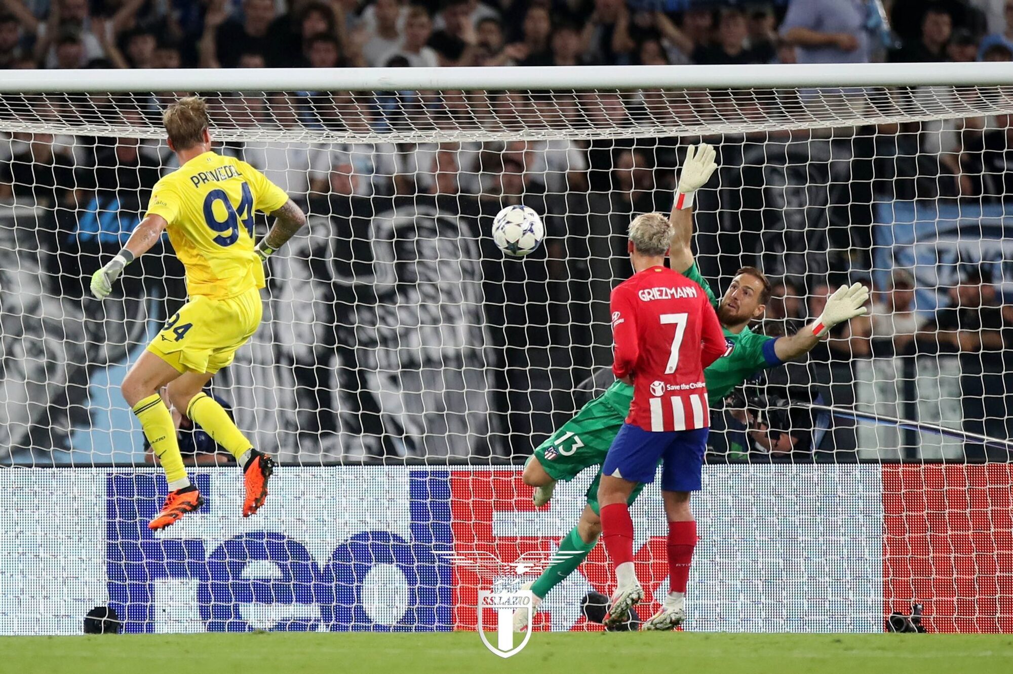 Score by a goalkeeper: a fantastic denouement in the Champions League match. Video
