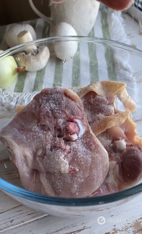 Jak upiec pyszne udka z kurczaka z ziemniakami w jednej formie: idealne danie obiadowe