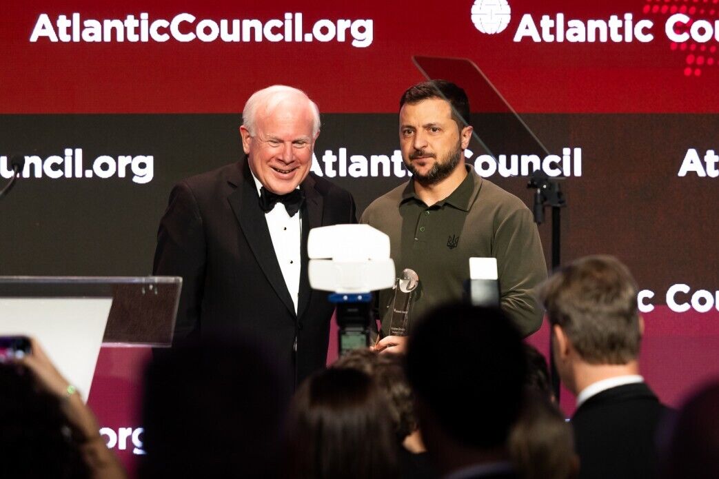 Zelensky received the Atlantic Council Global Citizen Award in the United States. Video