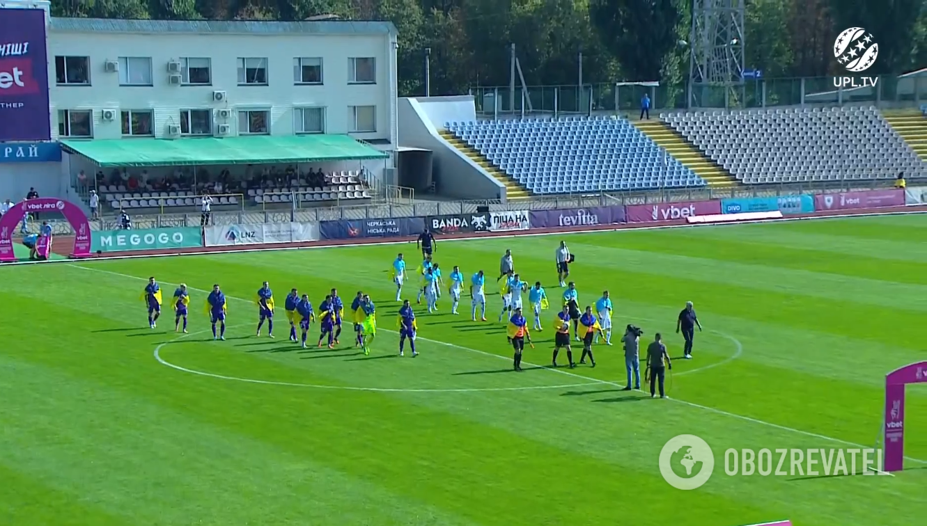 How the stands during the LNZ-Dynamo match really looked like; they were not shown live. Video