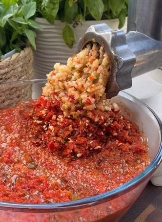 Raw ajika: how to prepare a savory seasoning for the winter