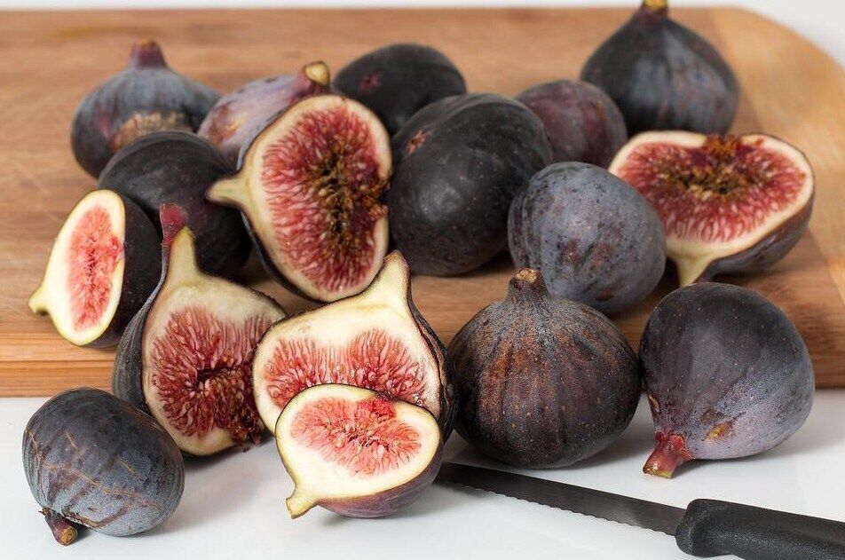 What are the benefits of figs and how to cook them deliciously
