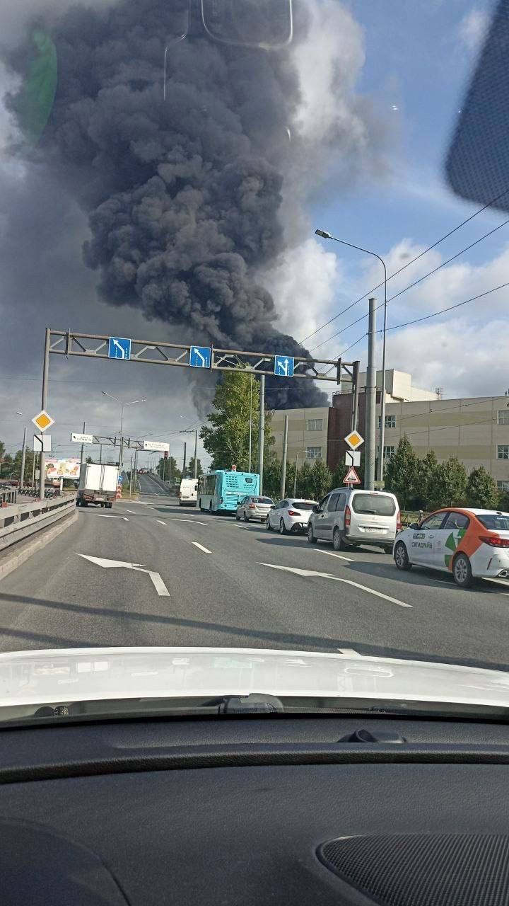 A powerful fire broke out in St. Petersburg near an oil depot: explosions were heard earlier. Video