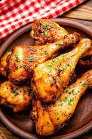How to quickly cook chicken shanks in a frying pan: a delicious and hearty dinner option