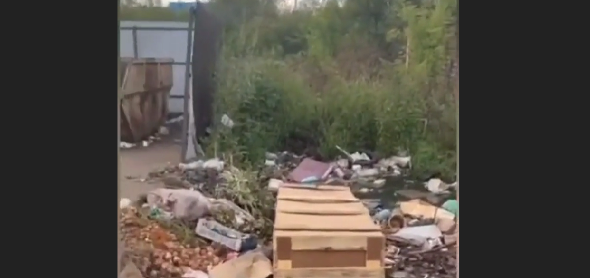 In the Orel region of the Russian Federation in the local dump found a coffin with the occupant. Video
