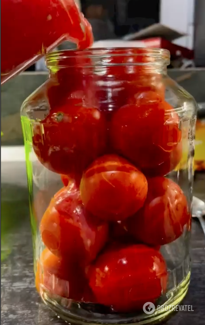 Cooking tomatoes in juice