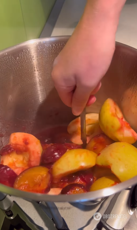 Delicious plum and apple jam for winter: ideal for filling pies and doughnuts