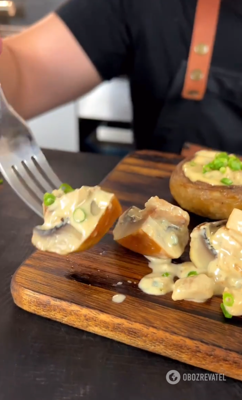 How to cook mushrooms in the oven: with cream and cheese