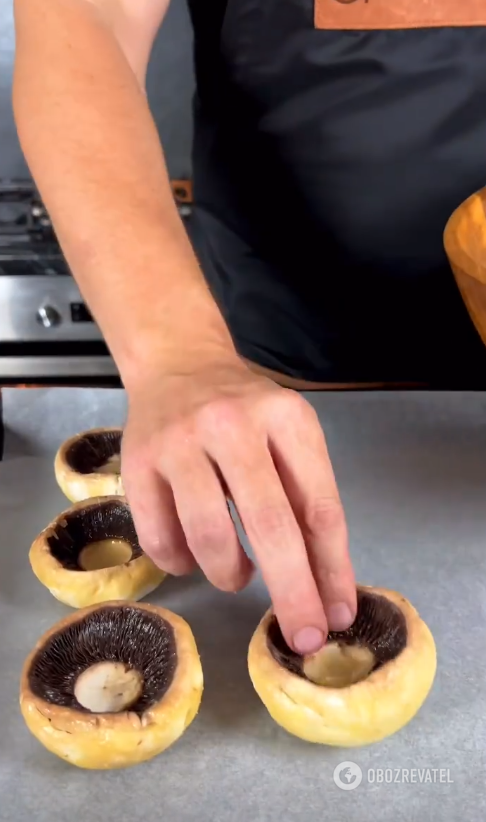 How to cook mushrooms in the oven: with cream and cheese