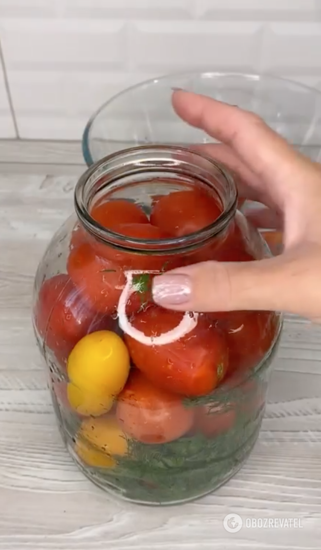 How to make delicious homemade pickled tomatoes