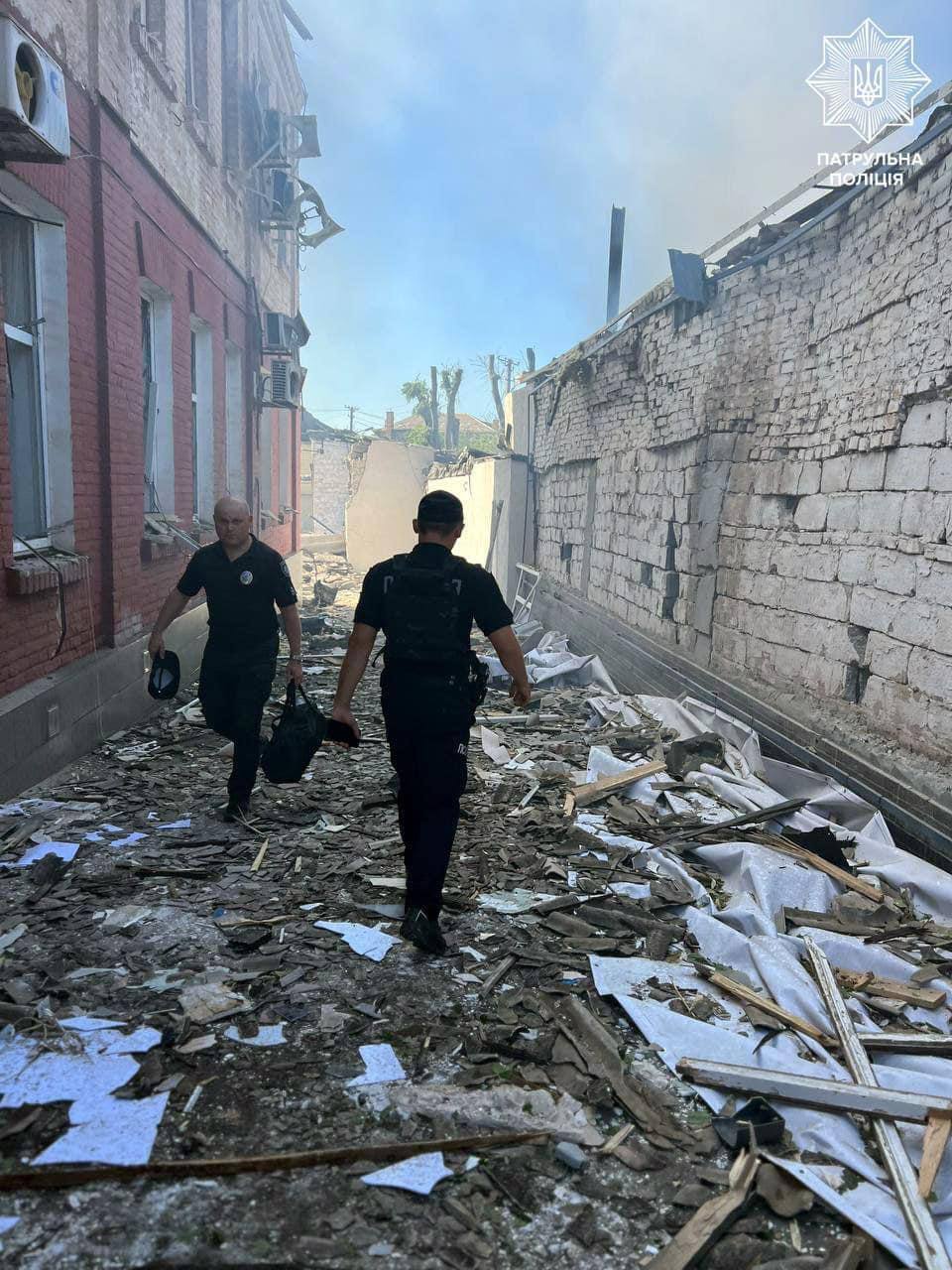 The police administrative building in Kryvyi Rih was hit: one person killed, 59 injured. Photo