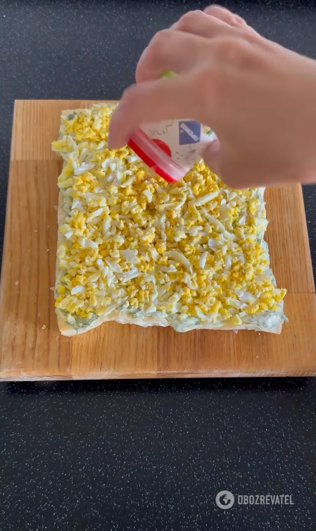 How to prepare Napoleon in a new way with tuna and cheese