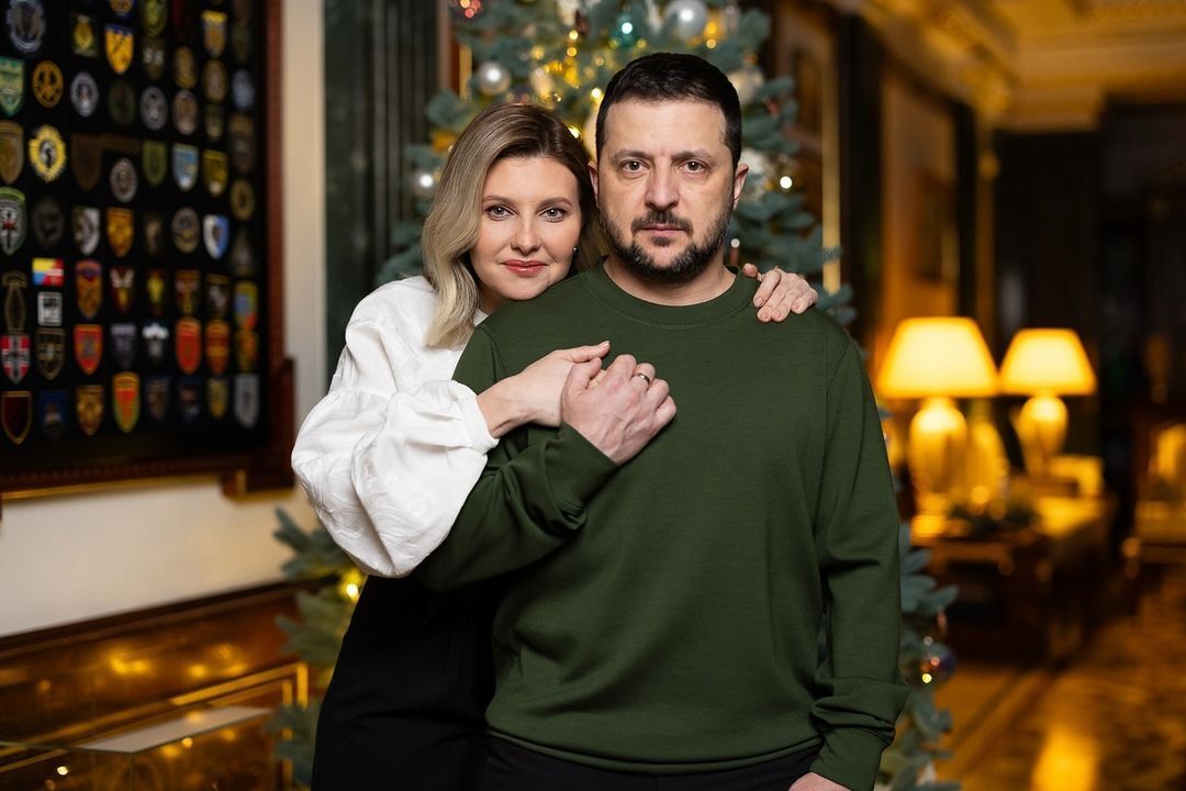 Wives of Zelenskyy and Zaluzhnyi chose similar images for New Year's photos