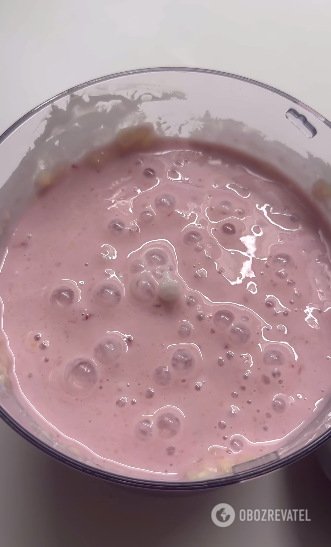 Pomegranate and banana smoothie without sugar: the perfect breakfast drink