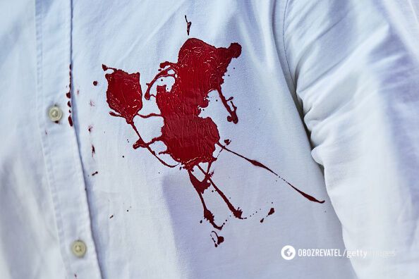 ''Missiles kill people''. Champion figure skater at the World Championships came out with ''blood'' stains to support Ukraine