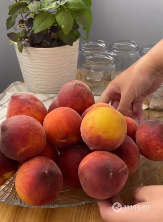 Better than jam: versatile canned peaches for cakes, jellies and pancakes
