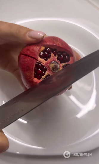 How to easily peel a pomegranate: a quick way
