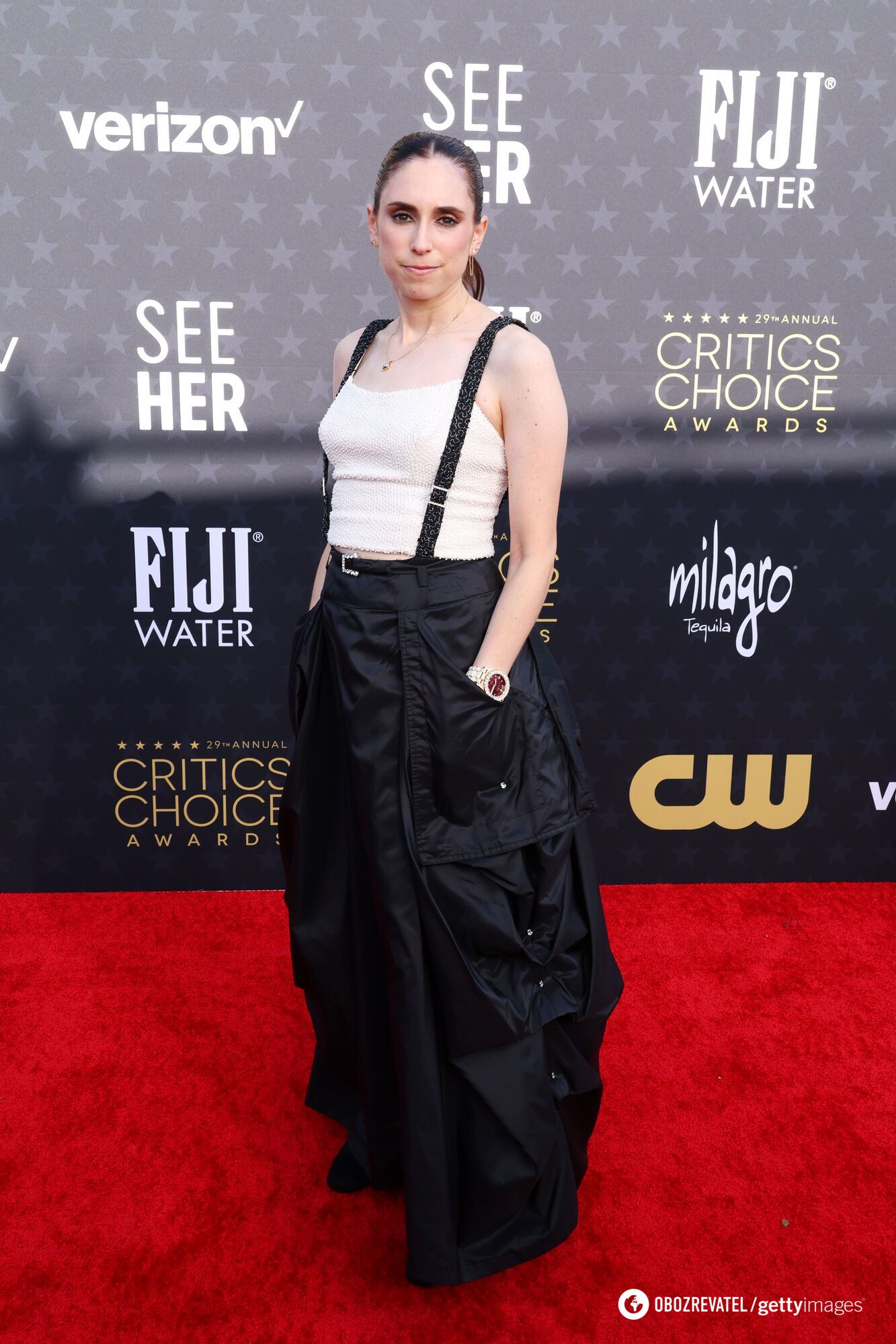Vulgar ''naked'' images, a ''pluck your eye out'' dress and crumpled sheets. 10 fashion fails of the Critics Choice Awards 2024