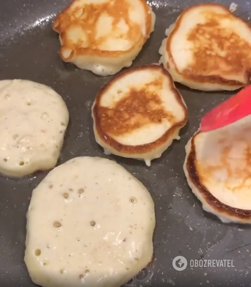 Puffy and tender apple pancakes: what to cook on