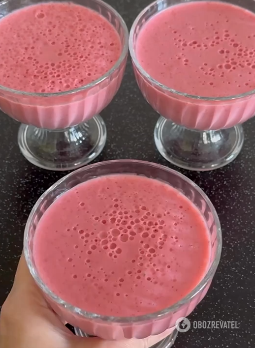 What delicious dessert to make with frozen strawberries: no baking required