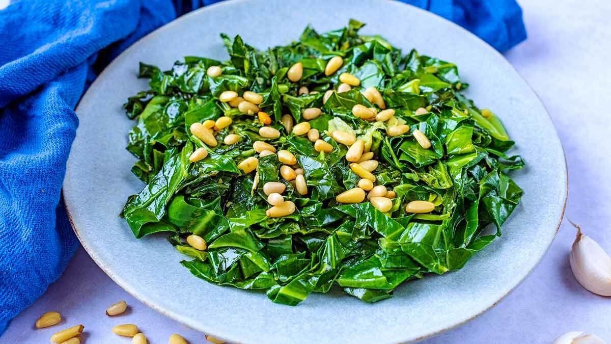 Spinach with nuts