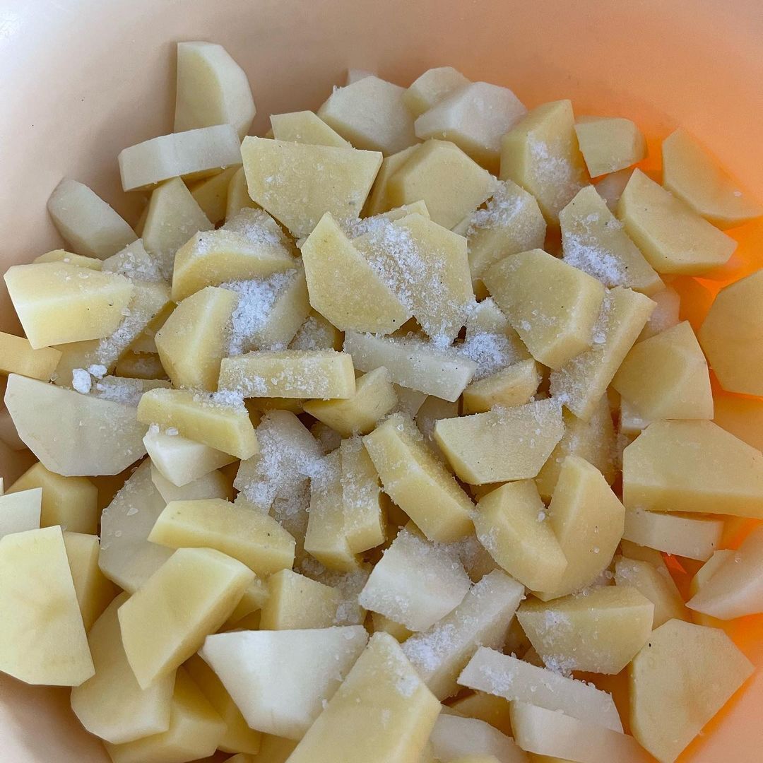 Potatoes with salt