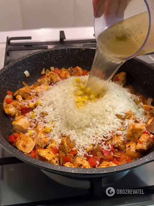 Quick rice with vegetables and meat for lunch: easier than pilaf