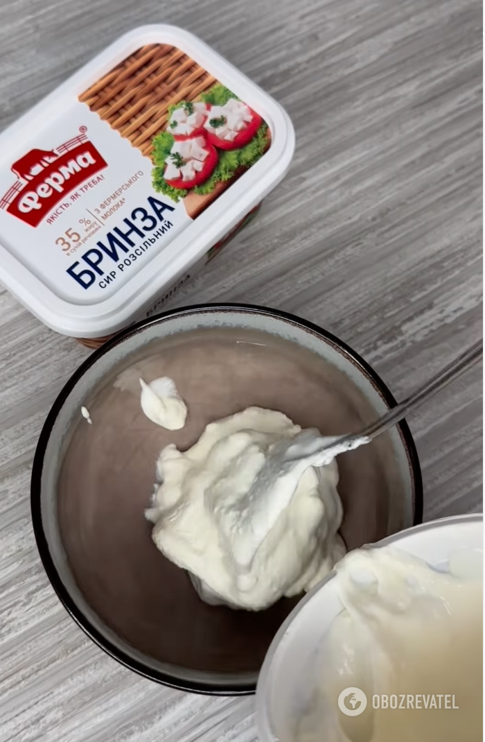 Sour cream and cheese sauce