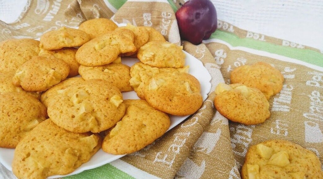 Cookies with apples