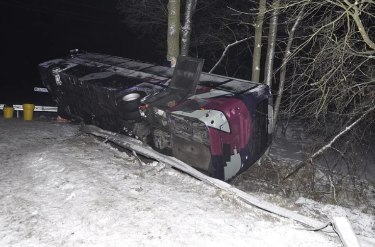A bus with Ukrainians overturned in Poland, there are victims: details of the accident have emerged. Photo