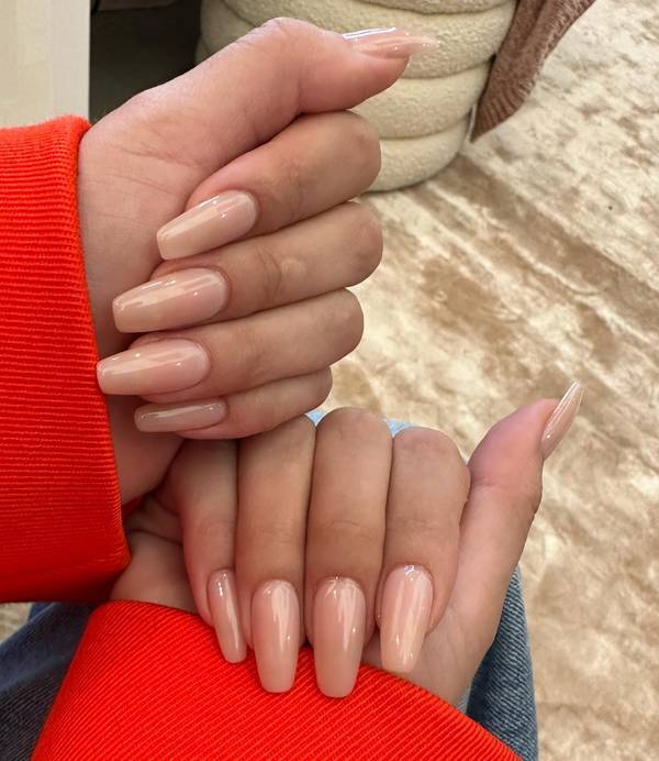 Jennifer Lopez and Selena Gomez revealed a new old manicure trend for 2024: what are ballerina nails like