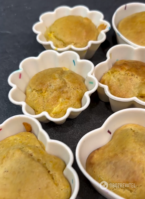 Fluffy seasonal muffins for tea: tangerines inside