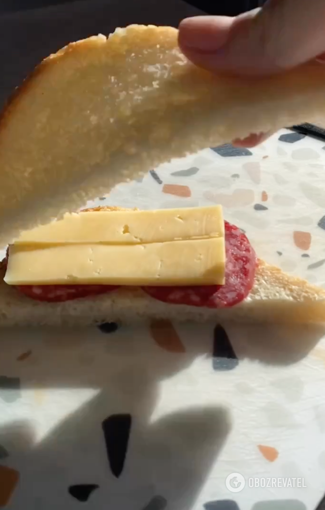 What to make with cheese and sausage for a snack
