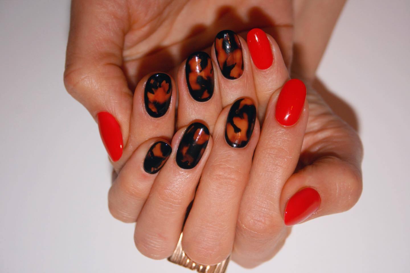 Turtle nails are back in fashion: 5 manicure designs that everyone will love