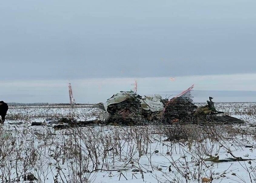 An Il-76 military plane crashed in the Belgorod region, photos from the scene raised questions about what was wrong. Photos and videos