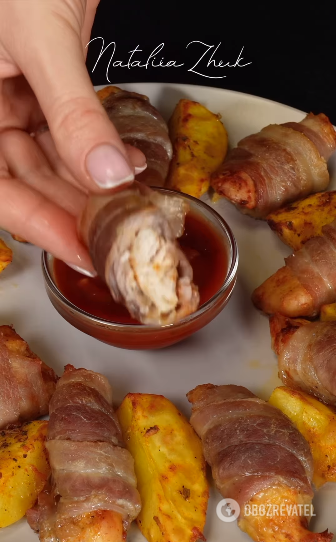 Chicken rolls in bacon: a simple and delicious dish for lunch