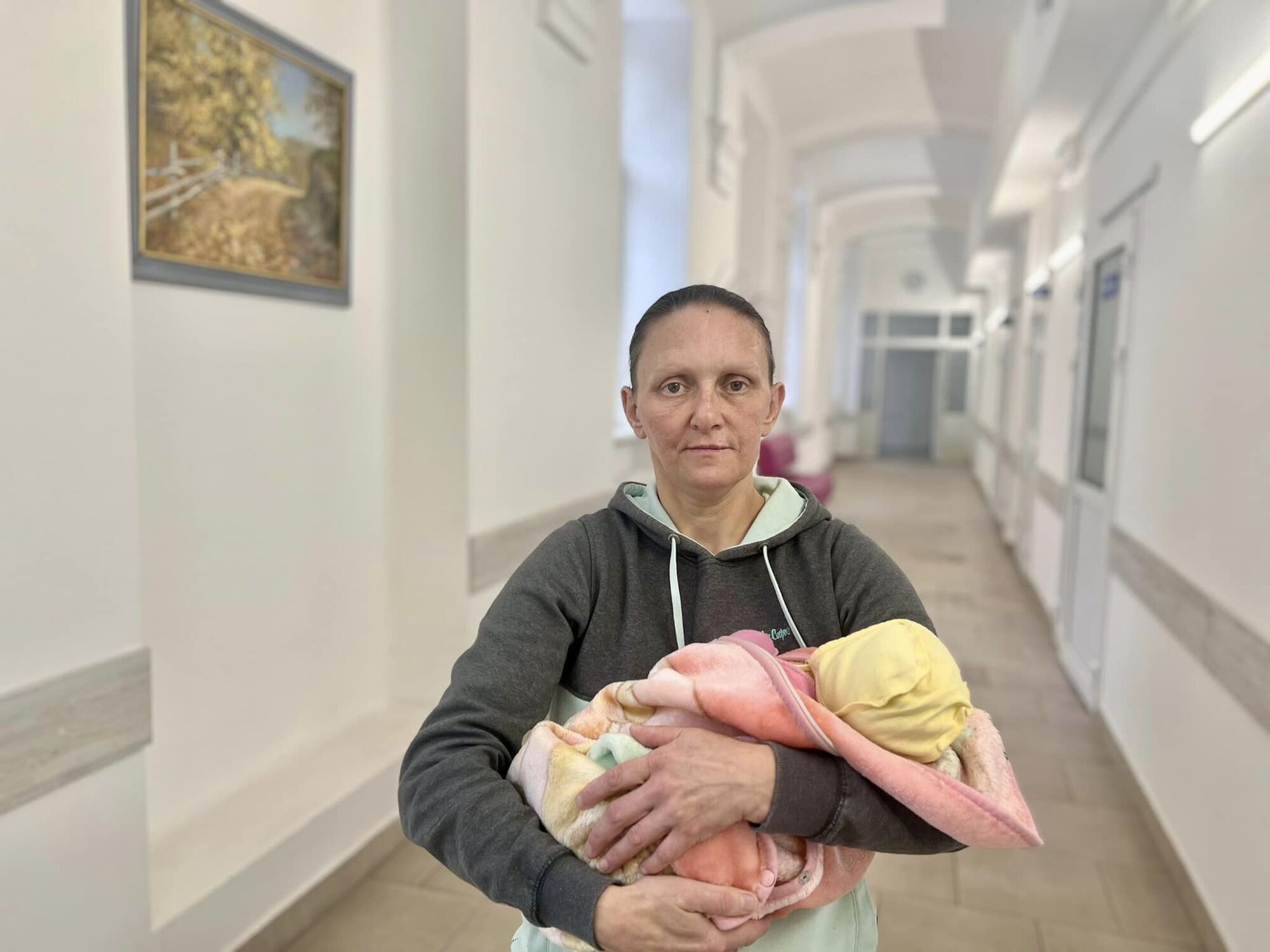 The eldest son is 17 years old, the youngest - a few days: in Lviv, a 40-year-old woman gave birth to 11 children. Photo