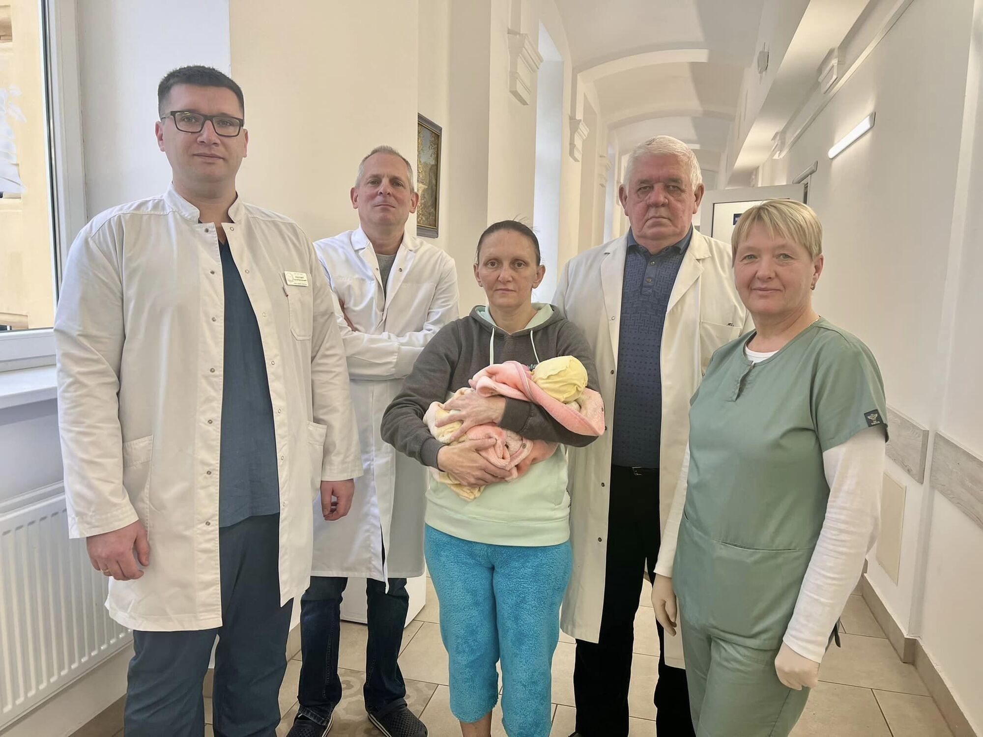 The eldest son is 17 years old, the youngest - a few days: in Lviv, a 40-year-old woman gave birth to 11 children. Photo