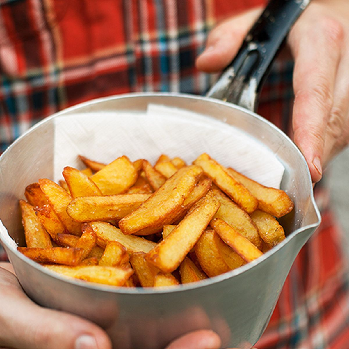 Potatoes stick to the pan and burn: how not to fry a vegetable