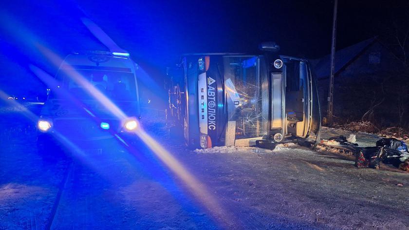 A bus with Ukrainians overtuns in Poland: more than a dozen injured. Photo 