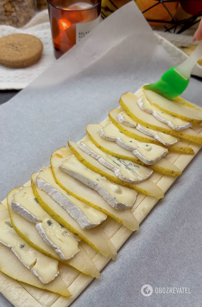 Cheese and pear filling