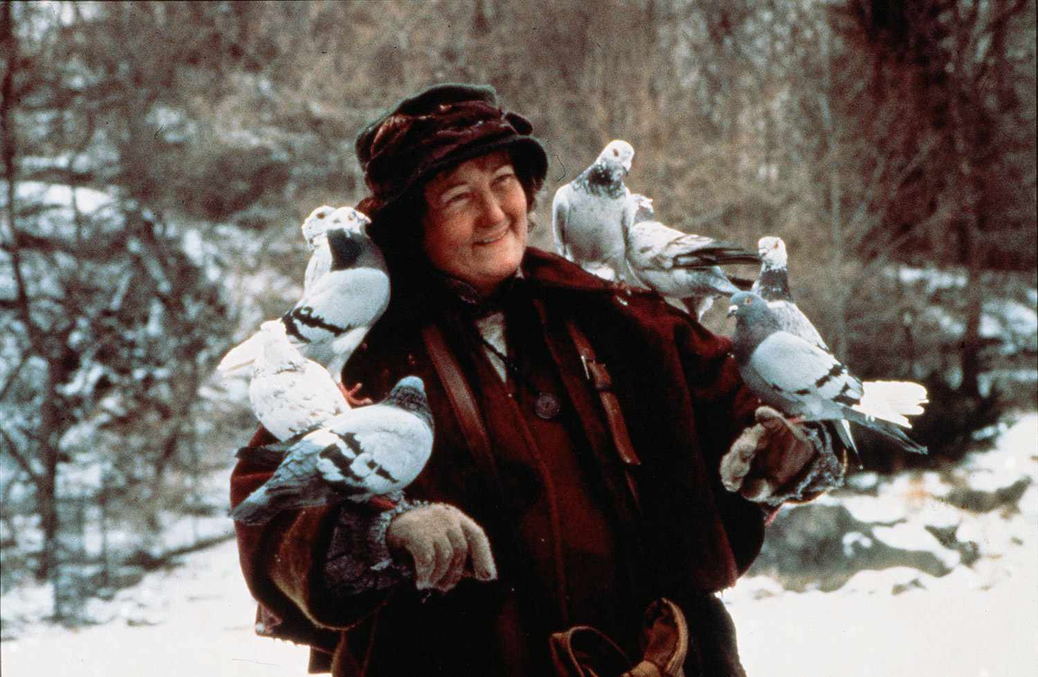 Pigeon Lady from Home Alone has changed beyond recognition: she faced abuse from her mother and tried to kill herself 32 times