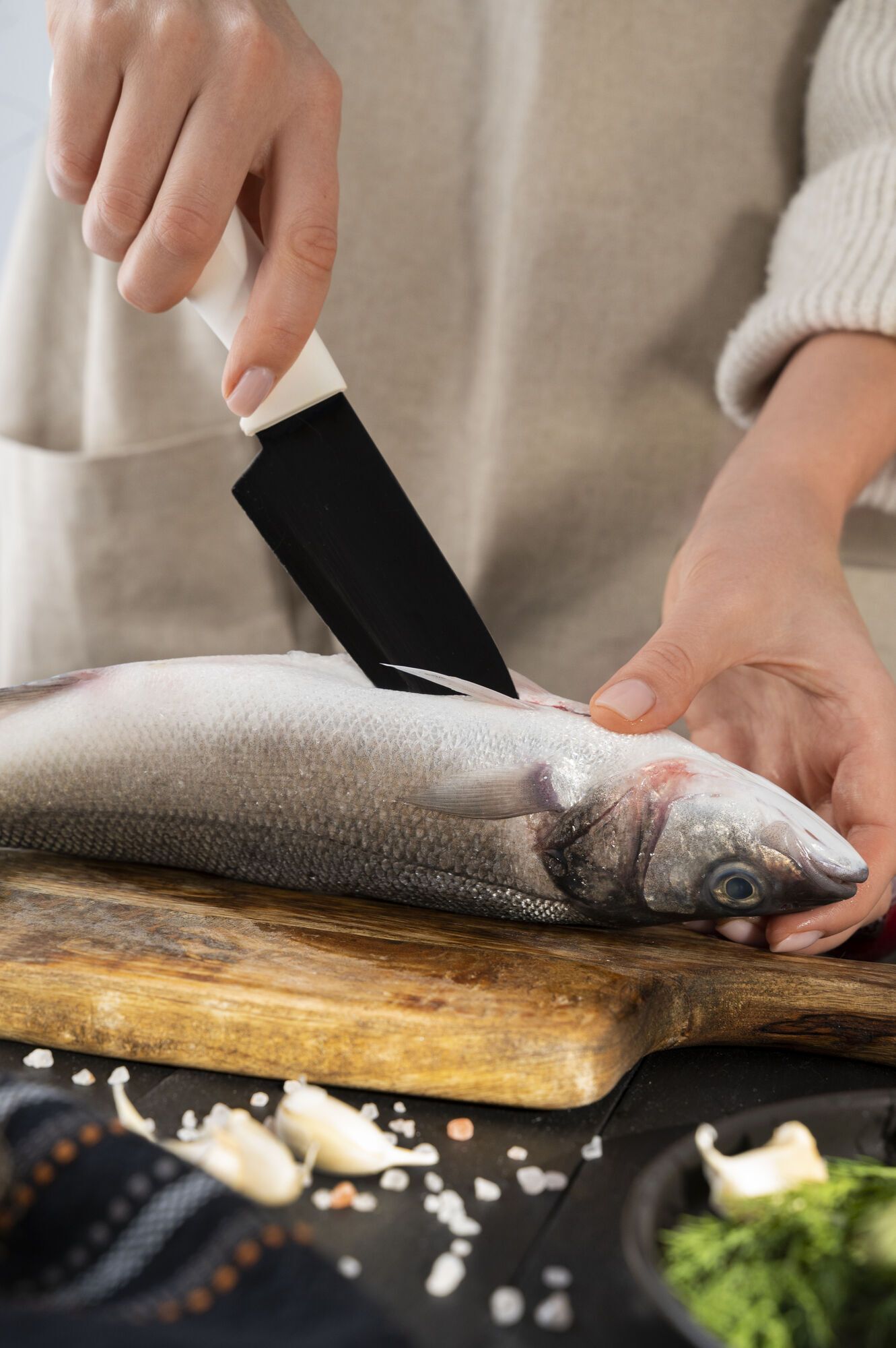 How to clean mackerel easily: useful life hacks