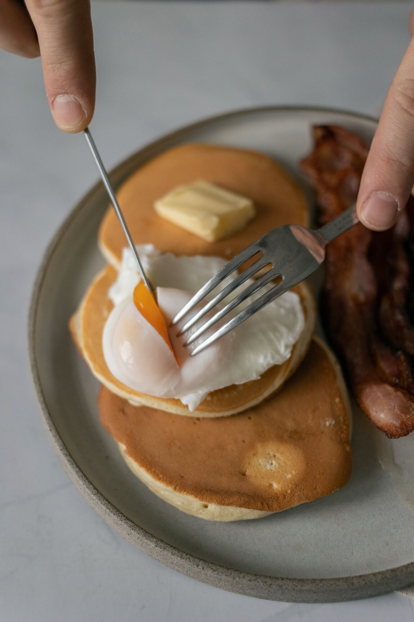 Perfect poached egg without a pan and boiling water in 1 minute: how to make