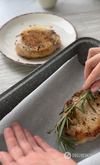 How to cook juicy steaks without using a frying pan: recipe for the oven