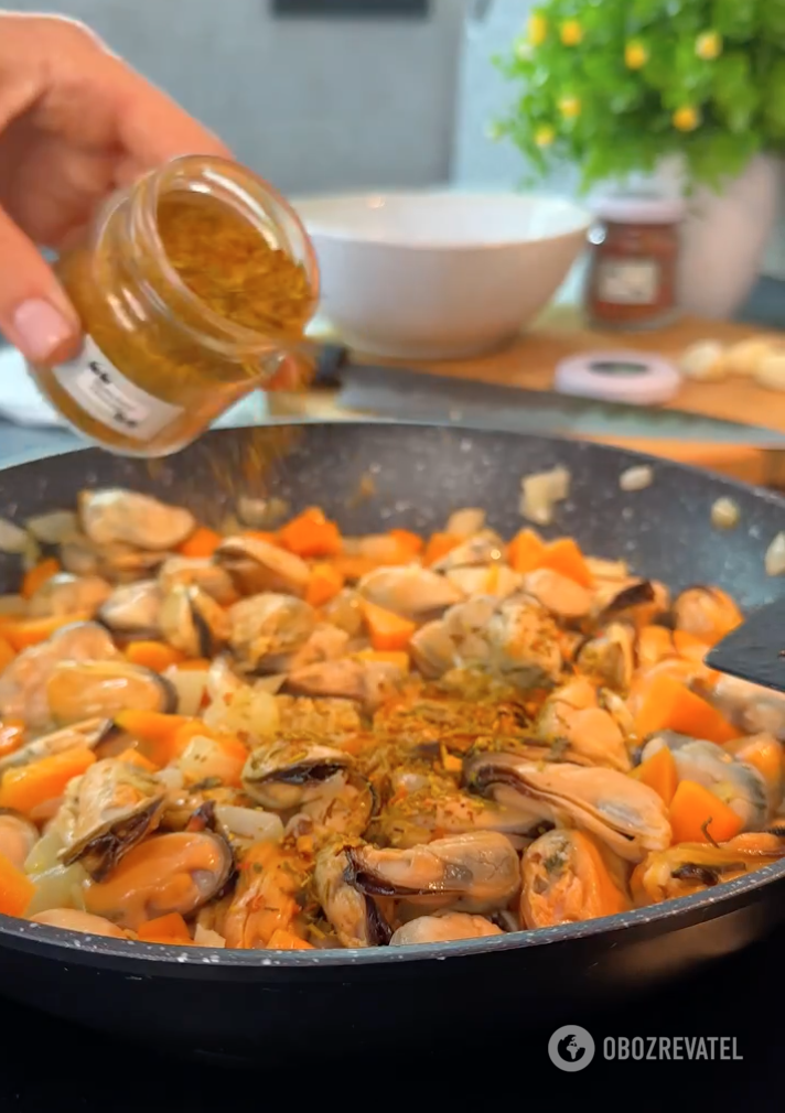 Cooking vegetables and mussels for pilaf