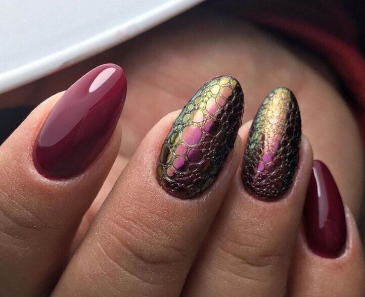 Snakeskin nails are an unexpected choice for winter. 10 bubble manicure ideas that you will want to repeat