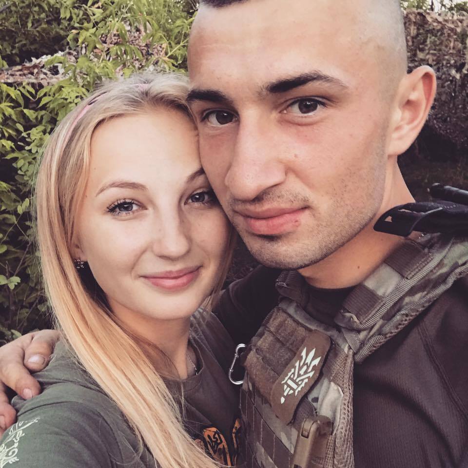 Together they went through the battles for Mariupol, captivity and a long separation: the network was excited by the engagement of a defender and a defender. Photos 