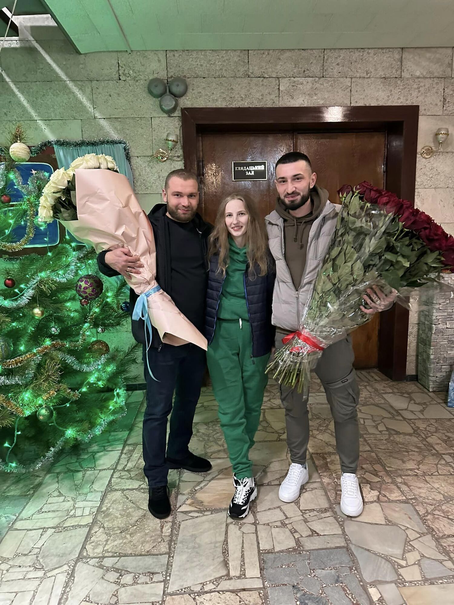 Together they went through the battles for Mariupol, captivity and a long separation: the network was excited by the engagement of a defender and a defender. Photos 