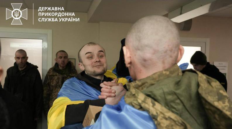 Hugs and tears of happiness: the State Border Guard Service of Ukraine showed emotional photos of border guards released from Russian captivity